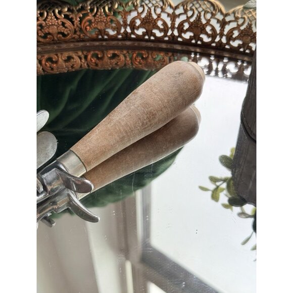 Vintage Benedict Indestructo Ice Cream Scoop w/ Hard Wood Handle Used Scooper - Picture 4 of 9